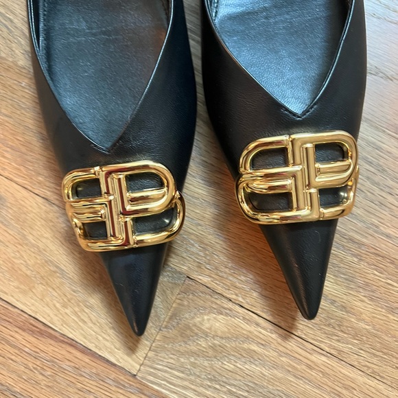 Balenciaga
Women's Black Bb Knife Leather Flats size 38 like new - Picture 8 of 8